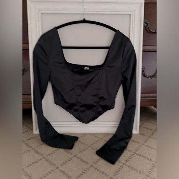 Divided H&M black satin long sleeve square neck crop top high low hem NWOT S - Picture 1 of 9